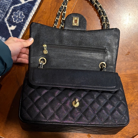 Says Chanel Black Quilted Shoulder Bag with Gold Chain - Picture 5 of 13